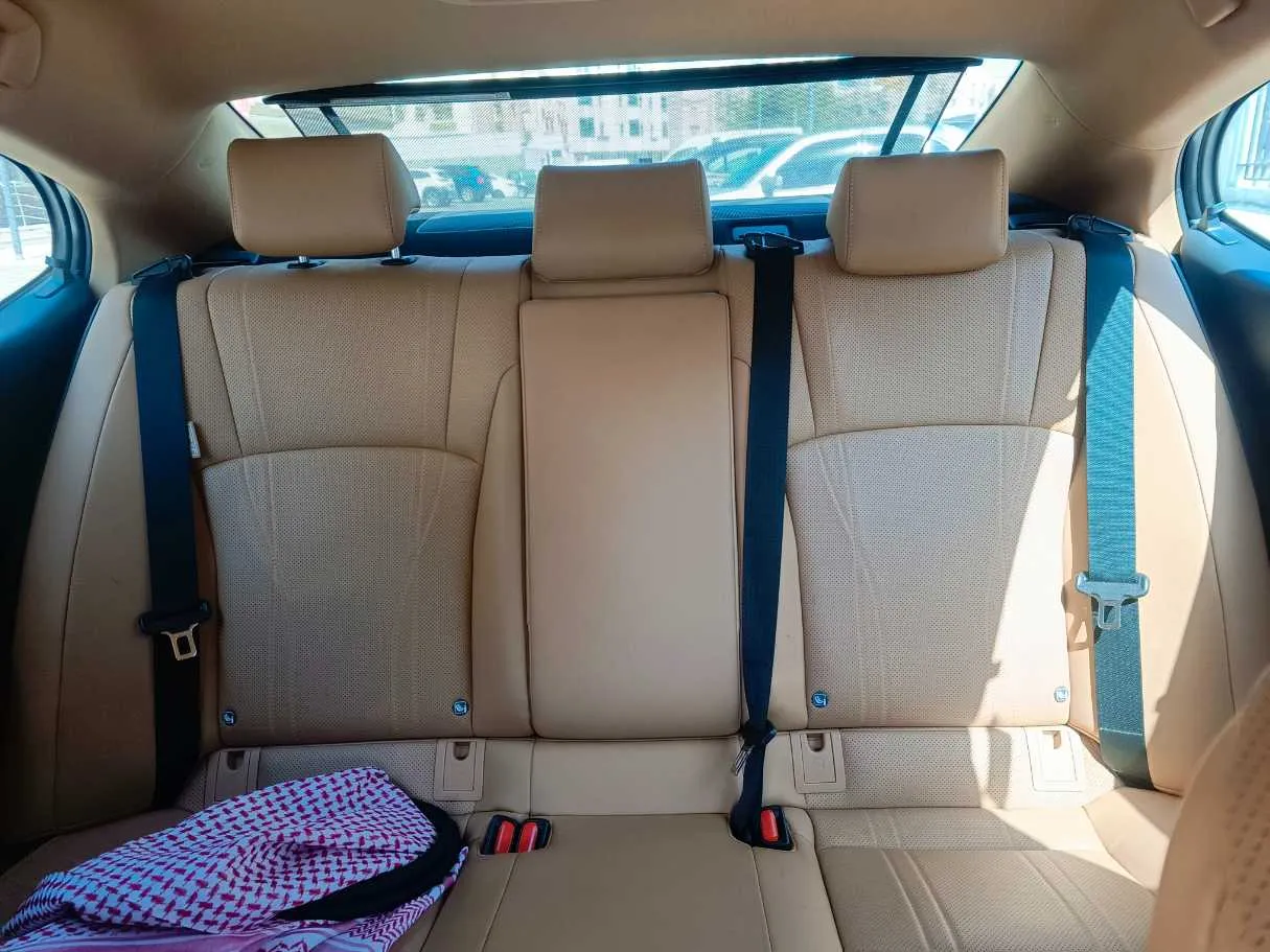 Car image 19