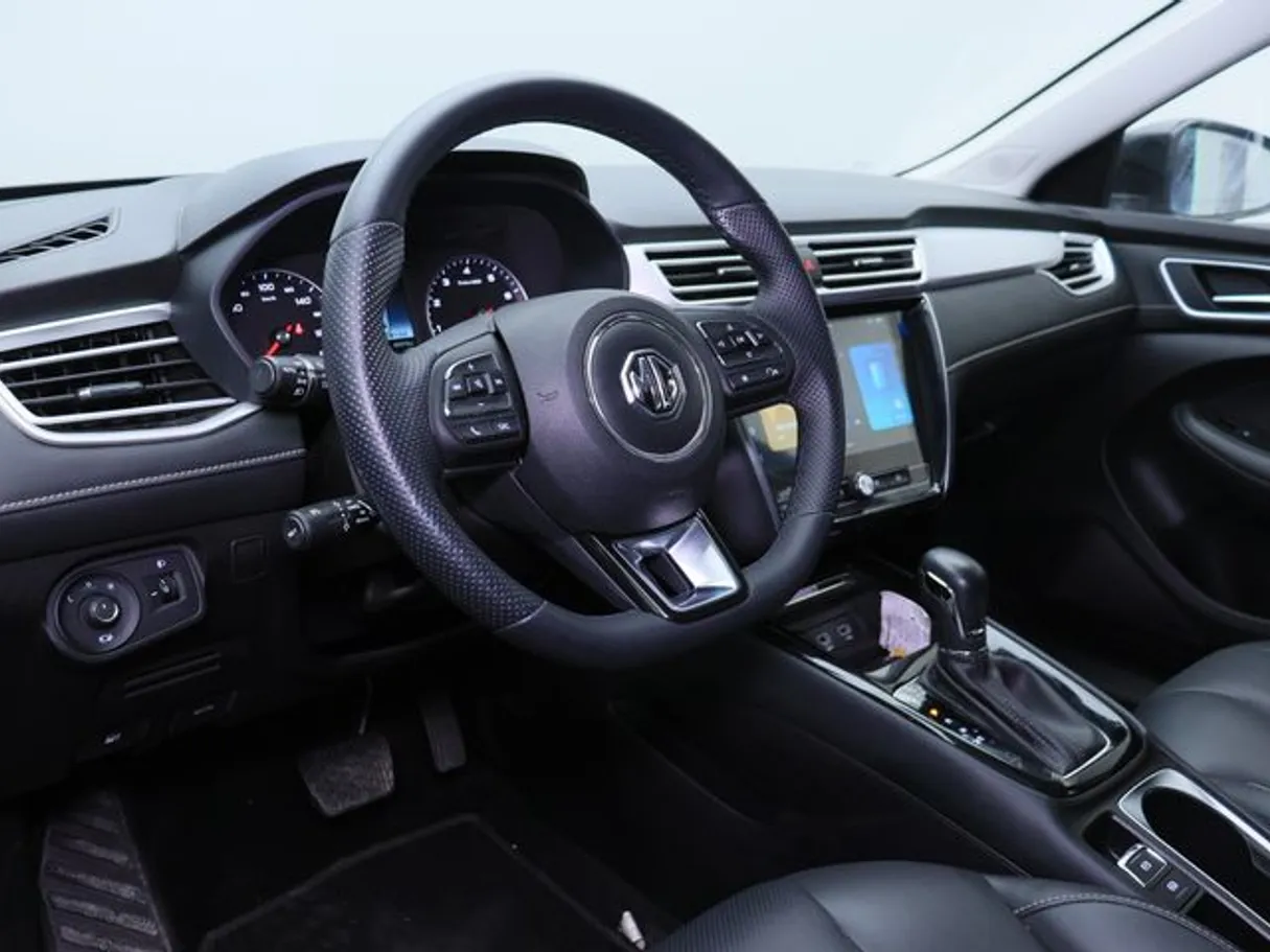 Car image 4