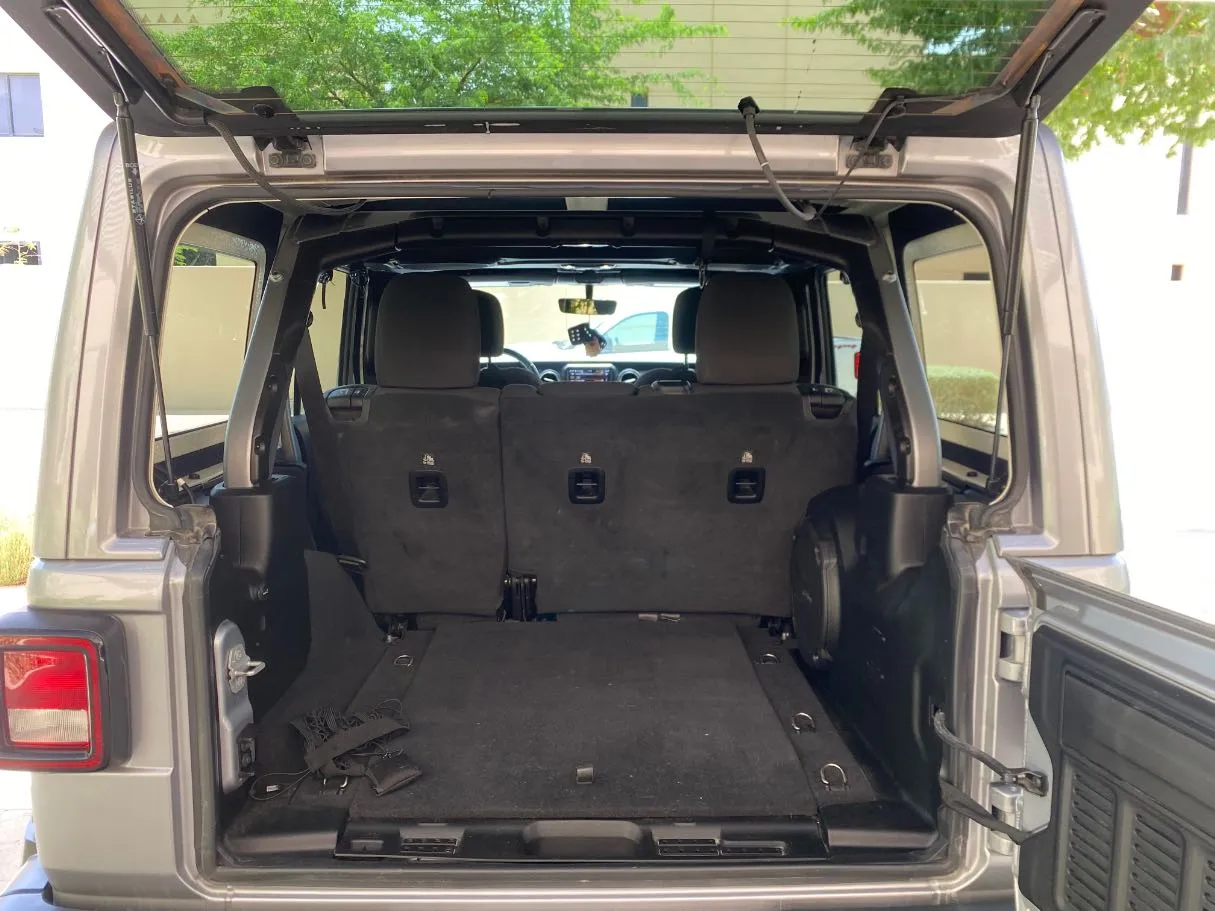 Car image 20