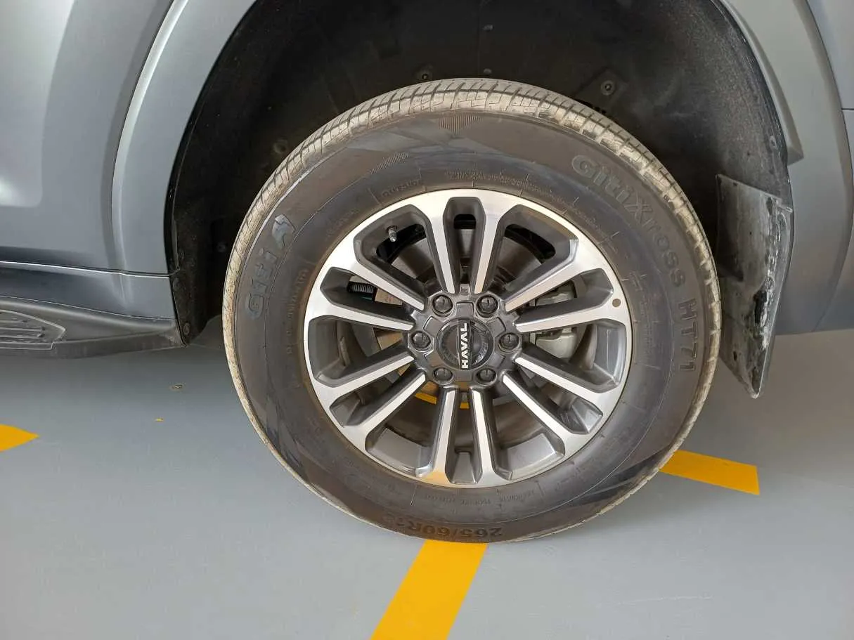 Car image 9