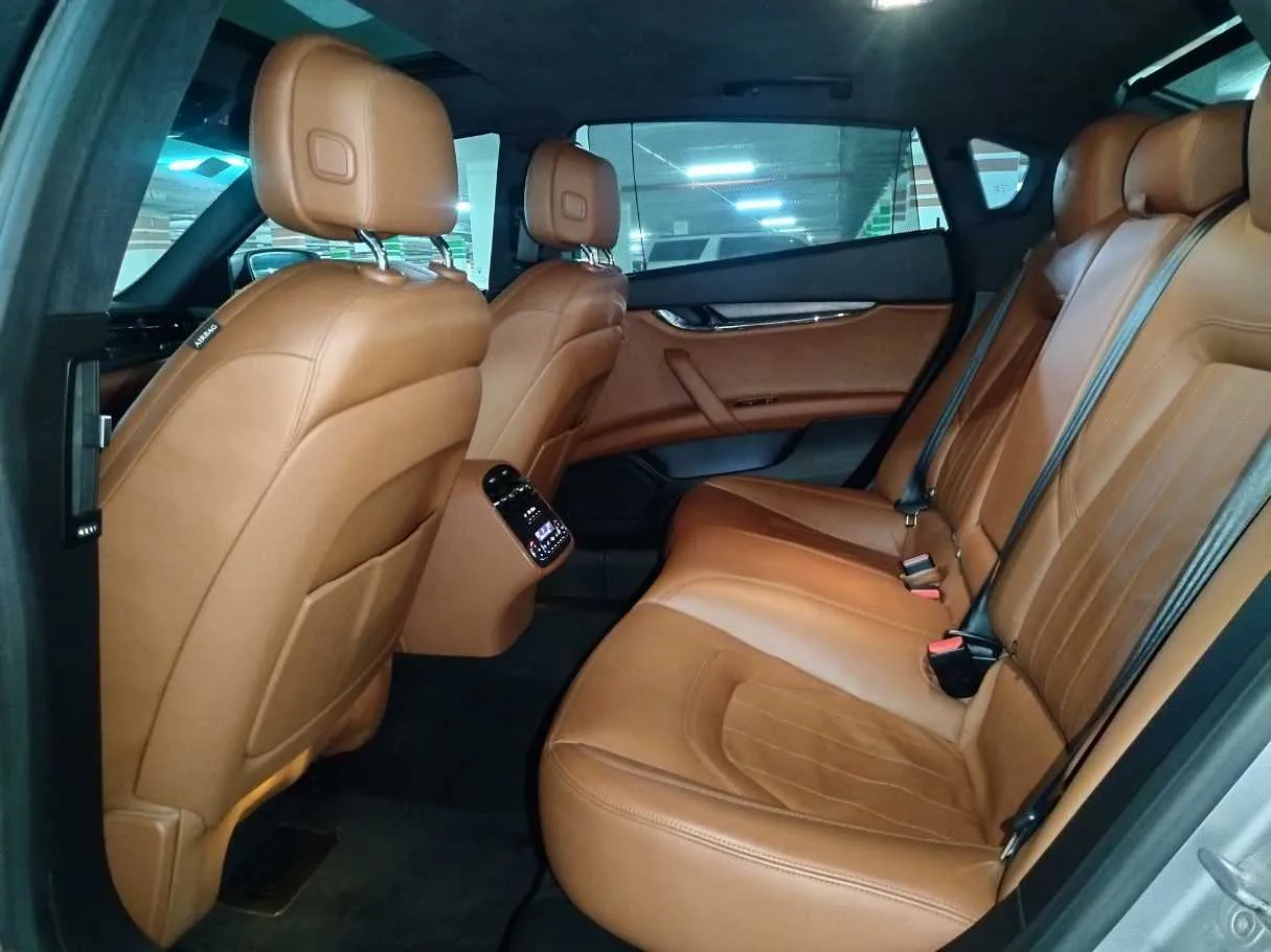 Car image 17