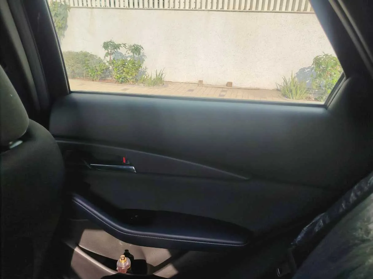 Car image 34