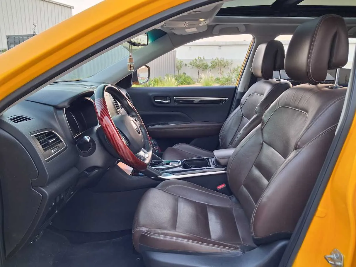 Car image 12