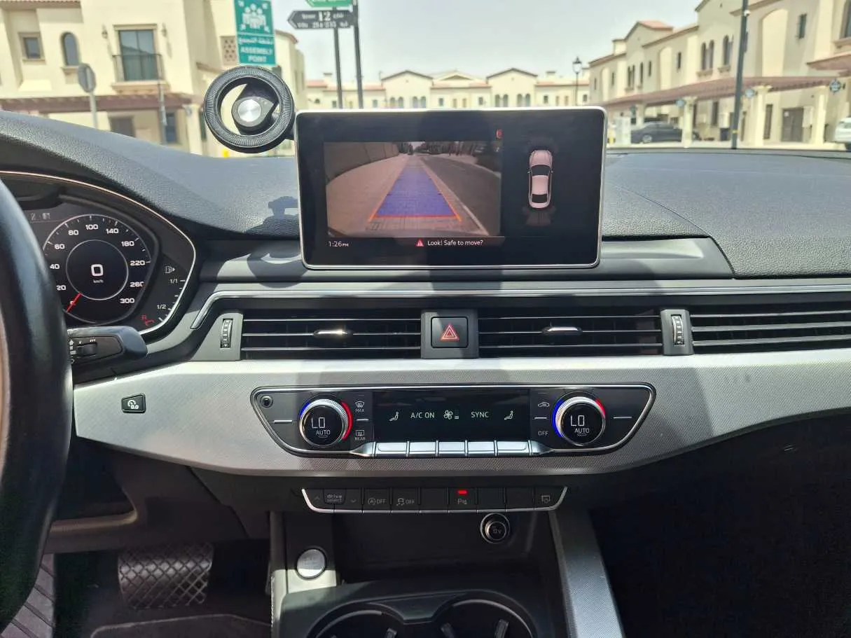 Car image 17
