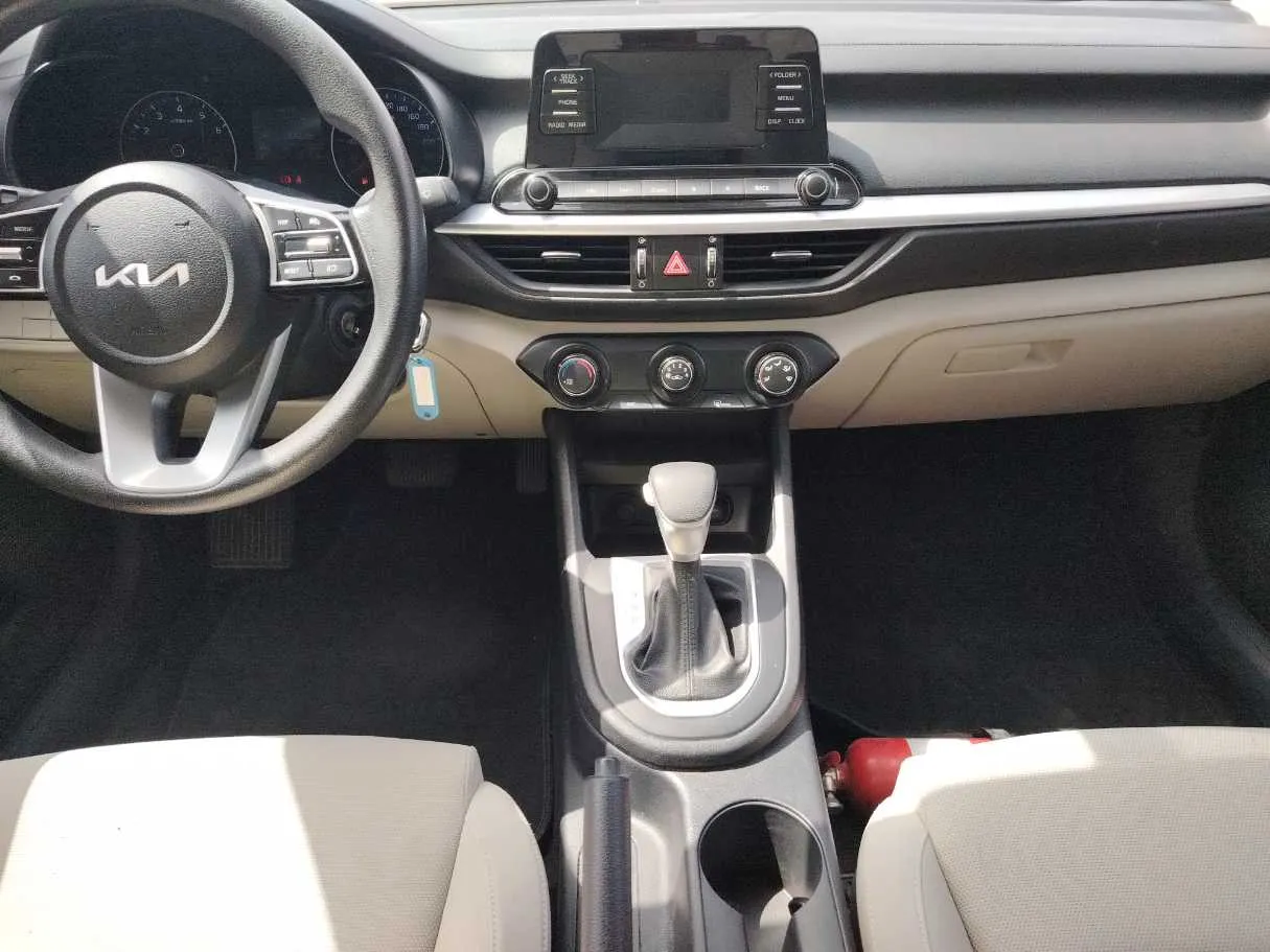 Car image 17