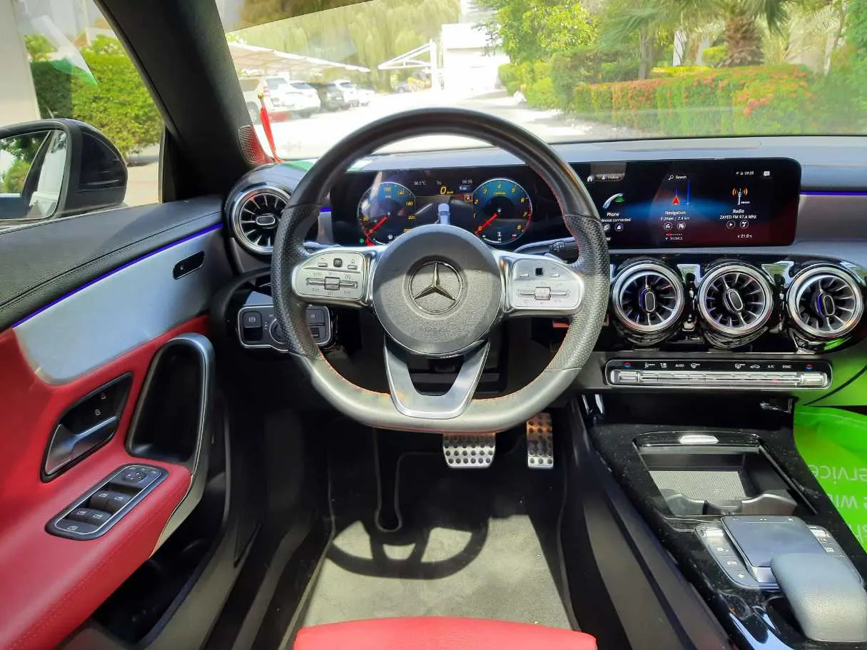 Car image 14