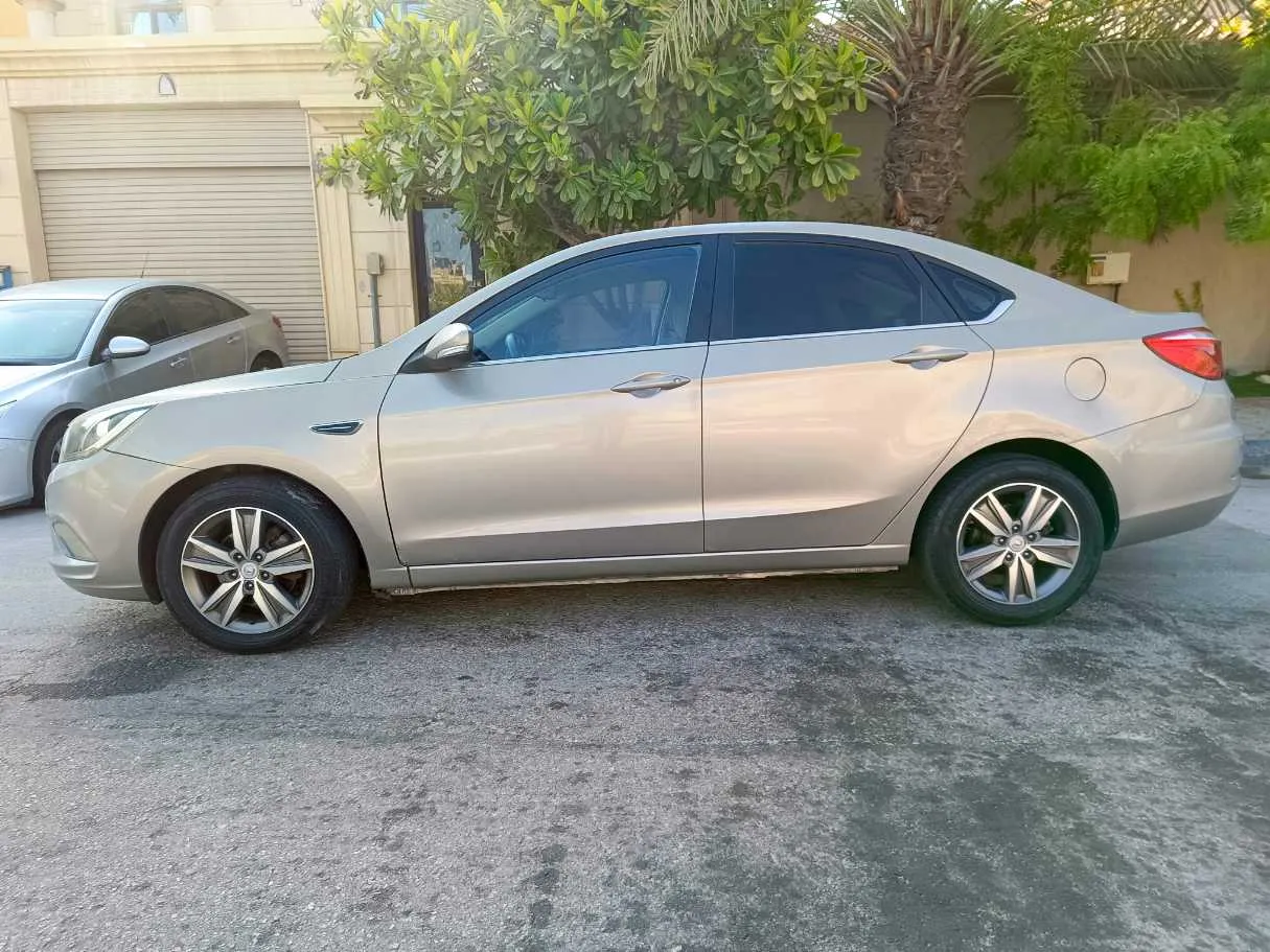 Car image 8