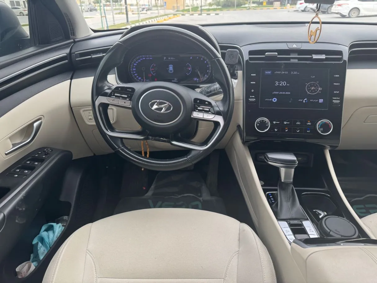 Car image 15