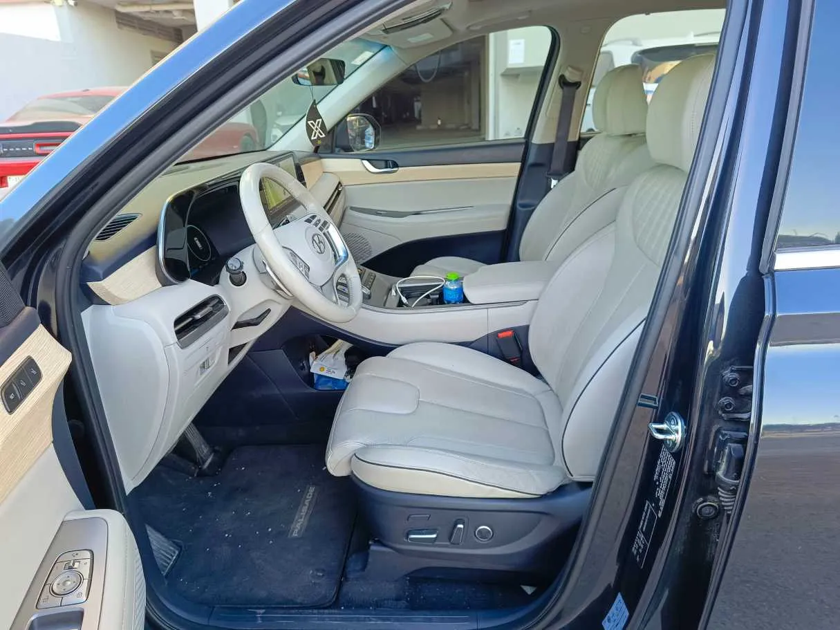 Car image 15