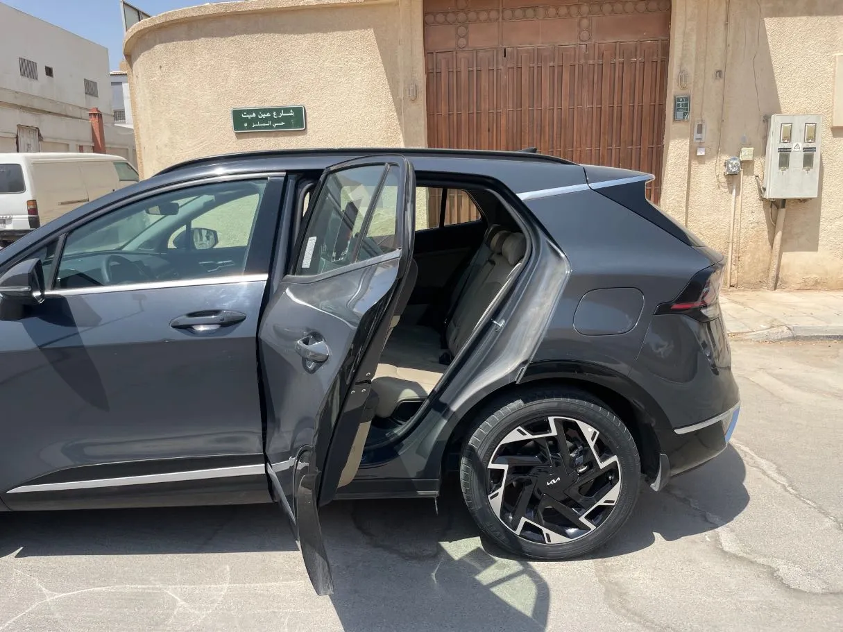 Car image 15