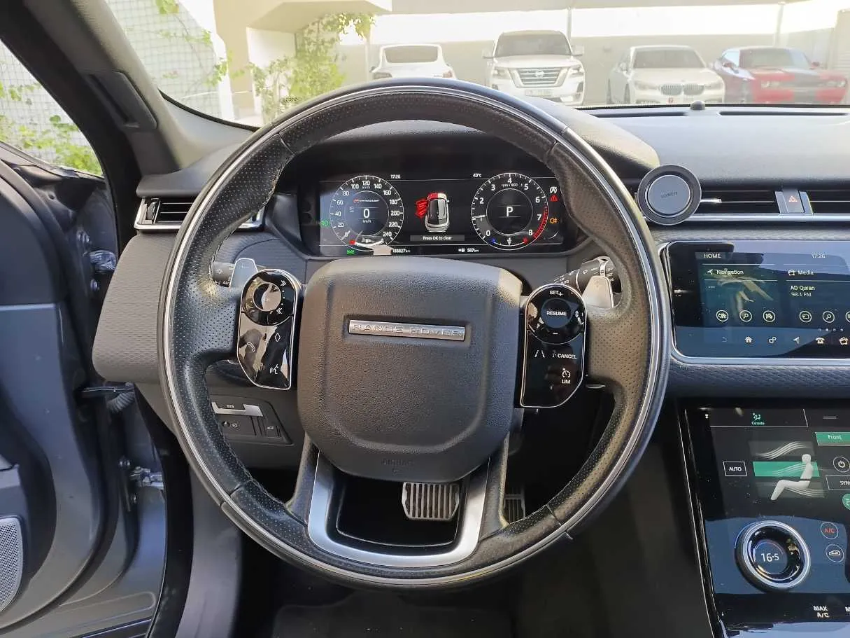 Car image 17