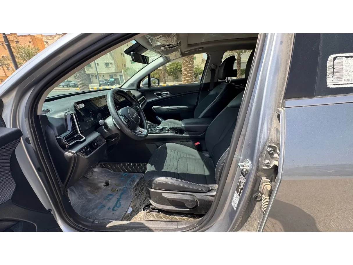 Car image 11