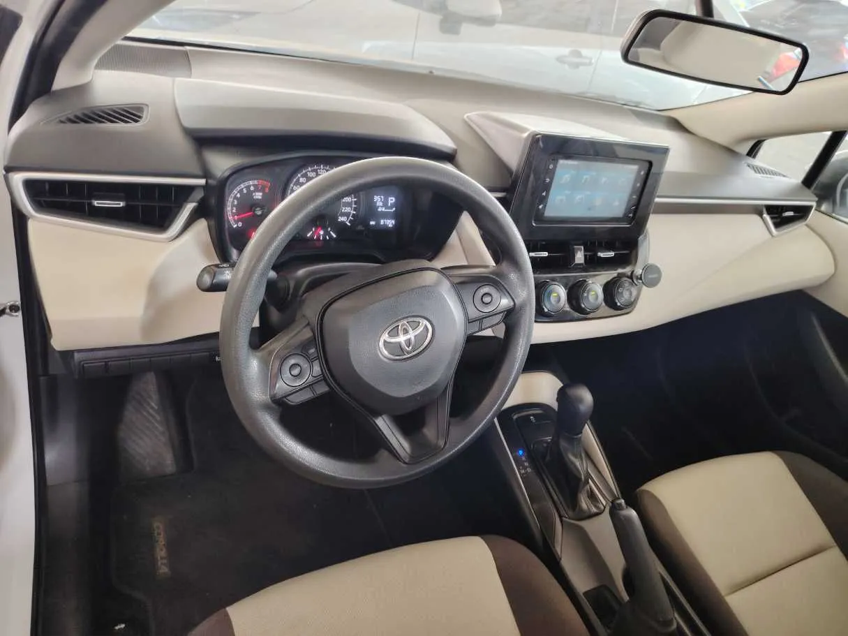 Car image 14