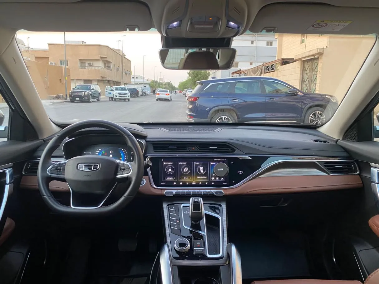 Car image 16
