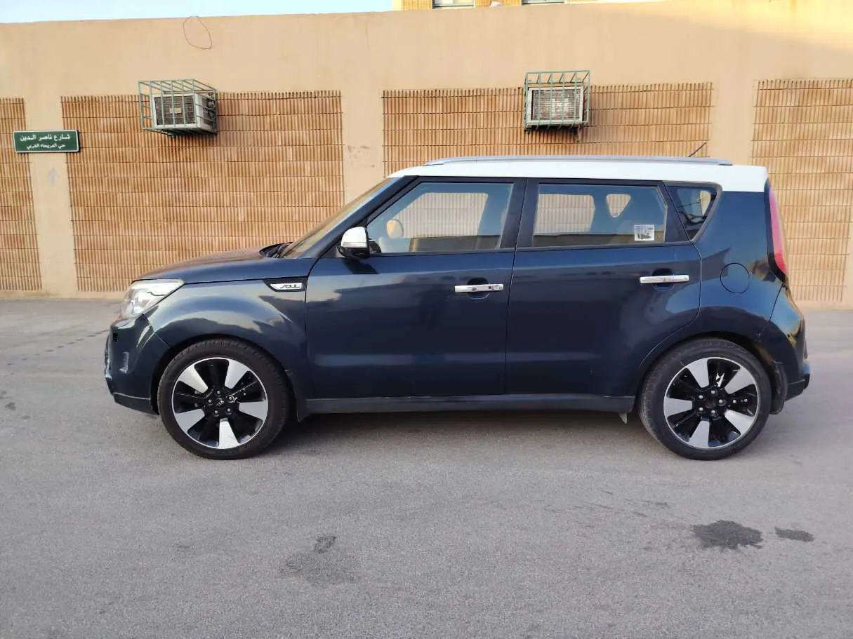 Car image 8