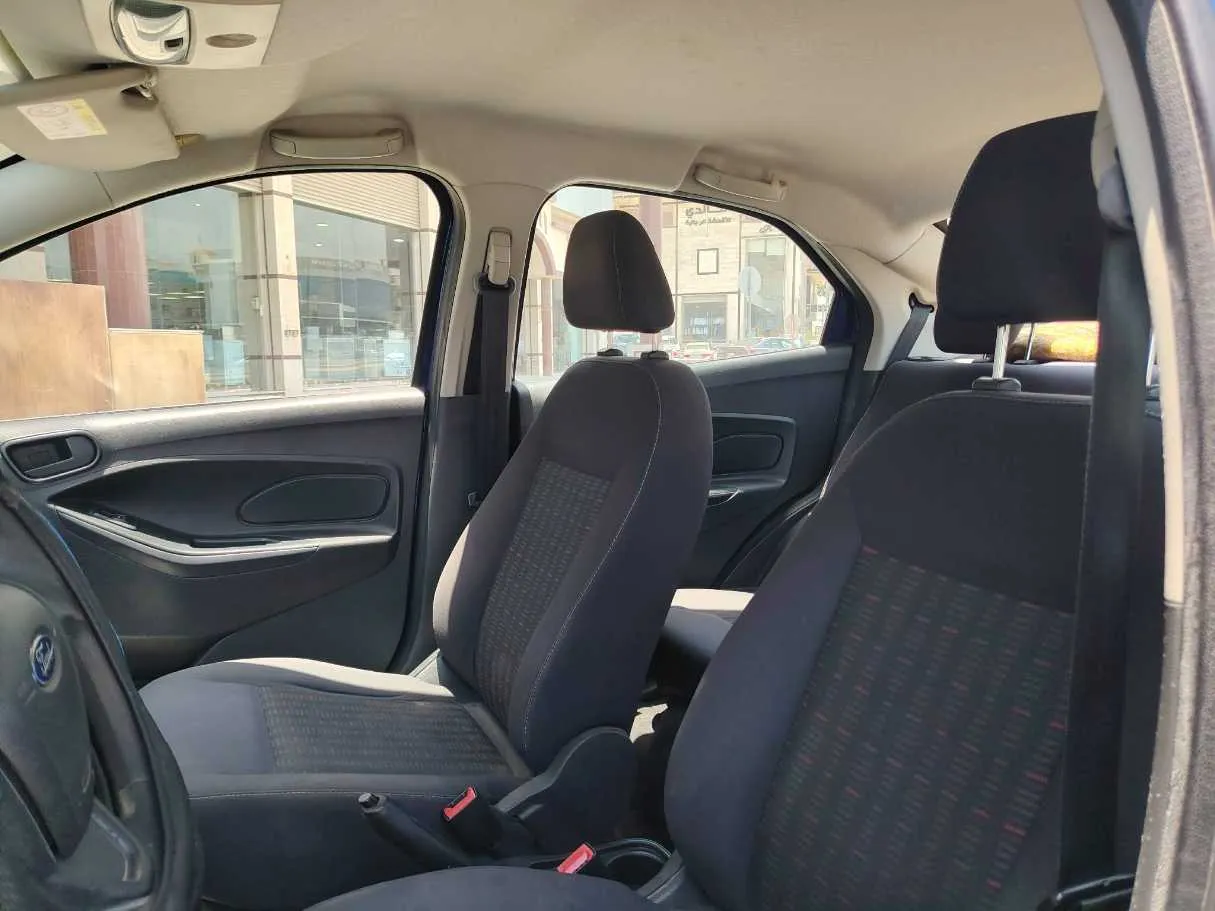 Car image 13