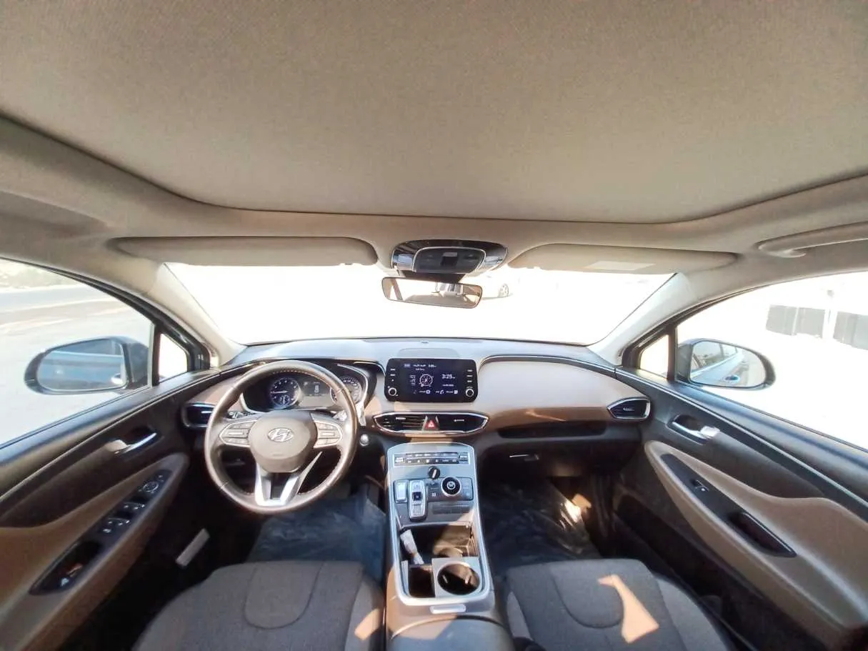 Car image 12