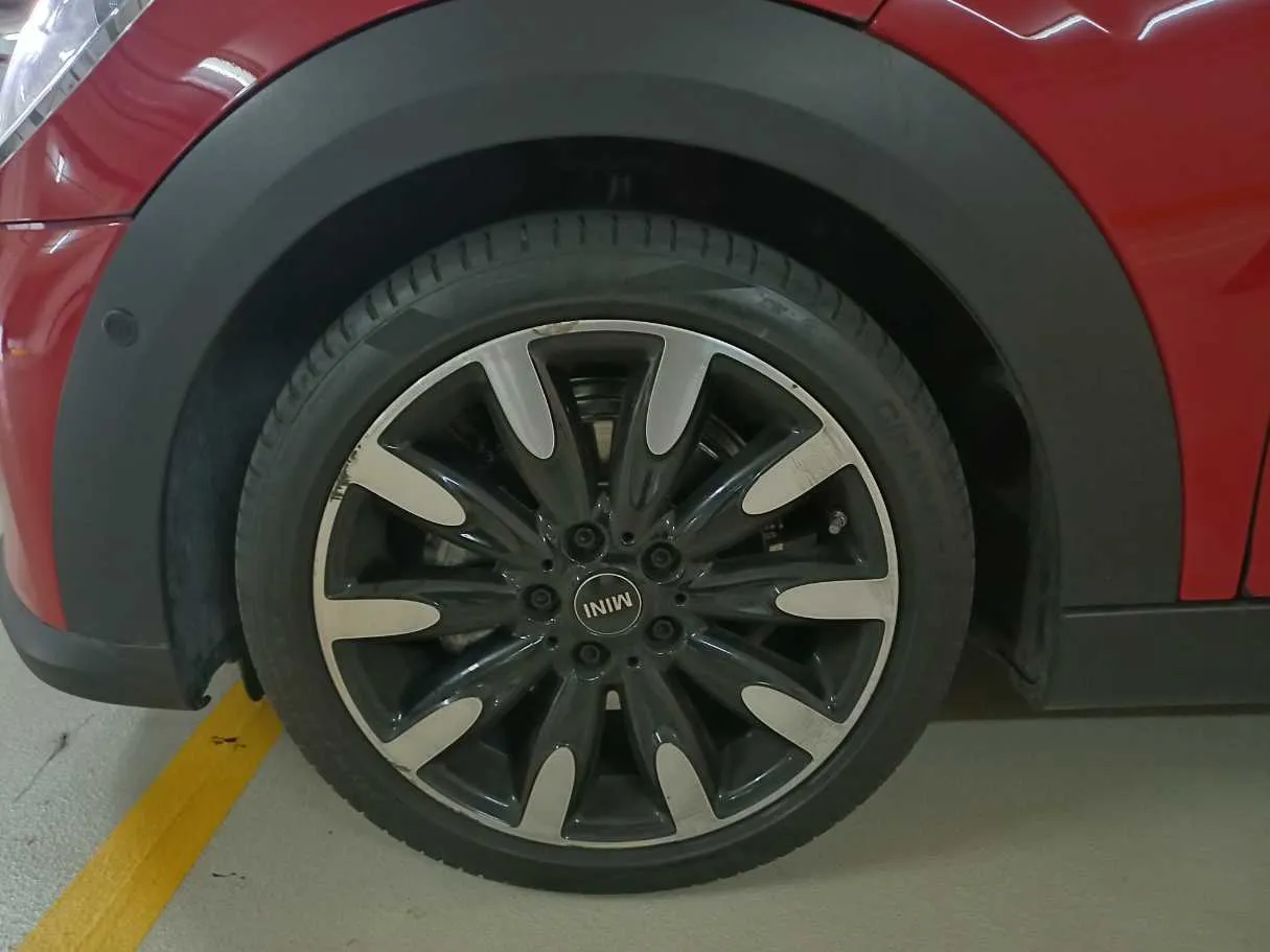 Car image 9