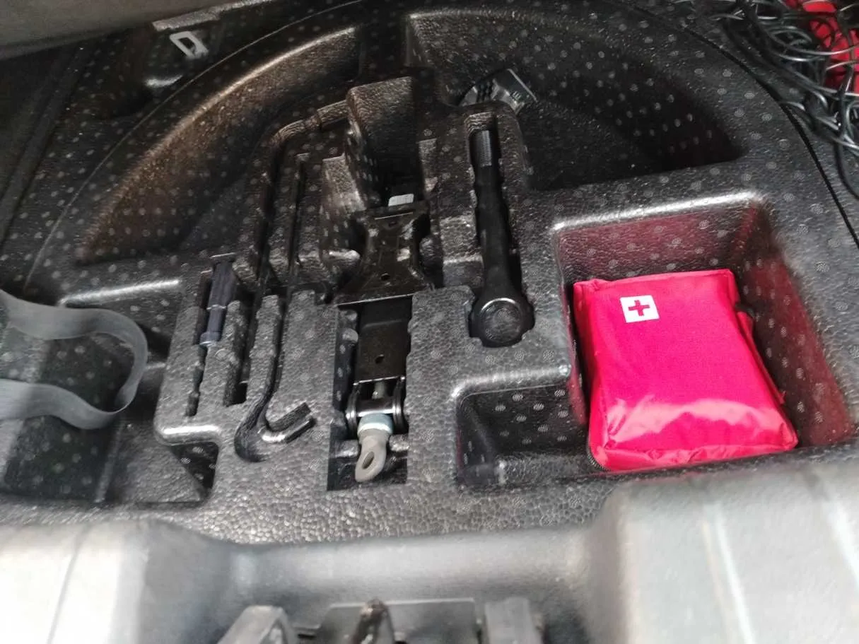 Car image 42