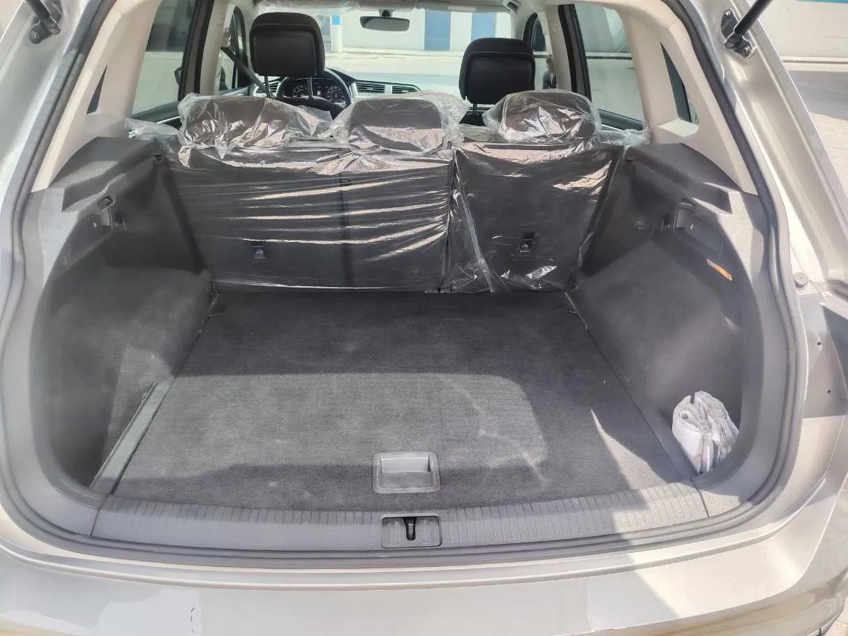 Car image 26