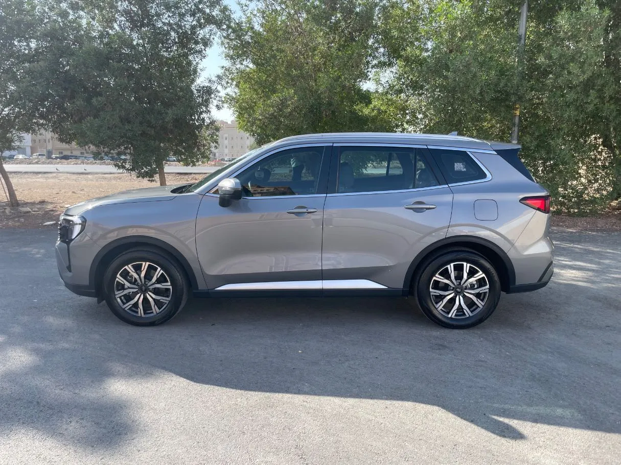 Car image 8
