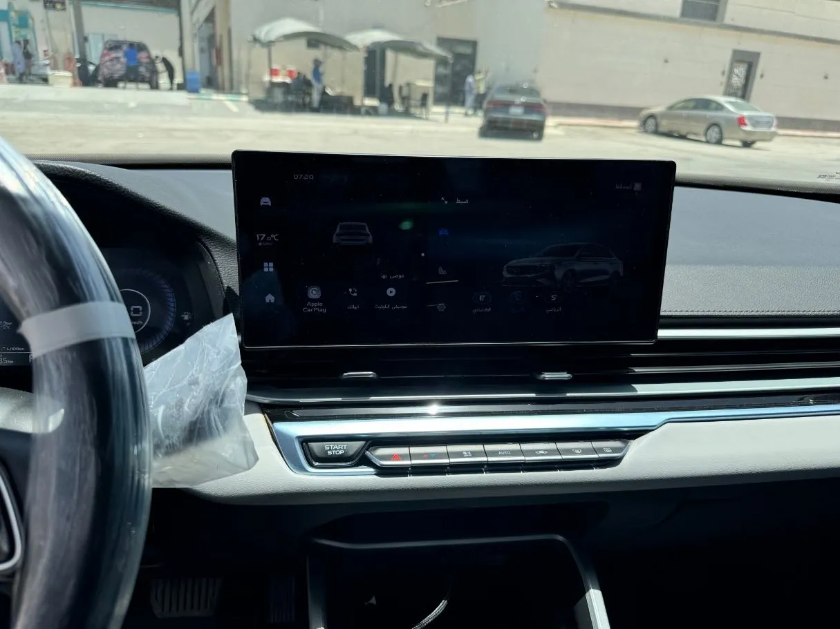 Car image 18