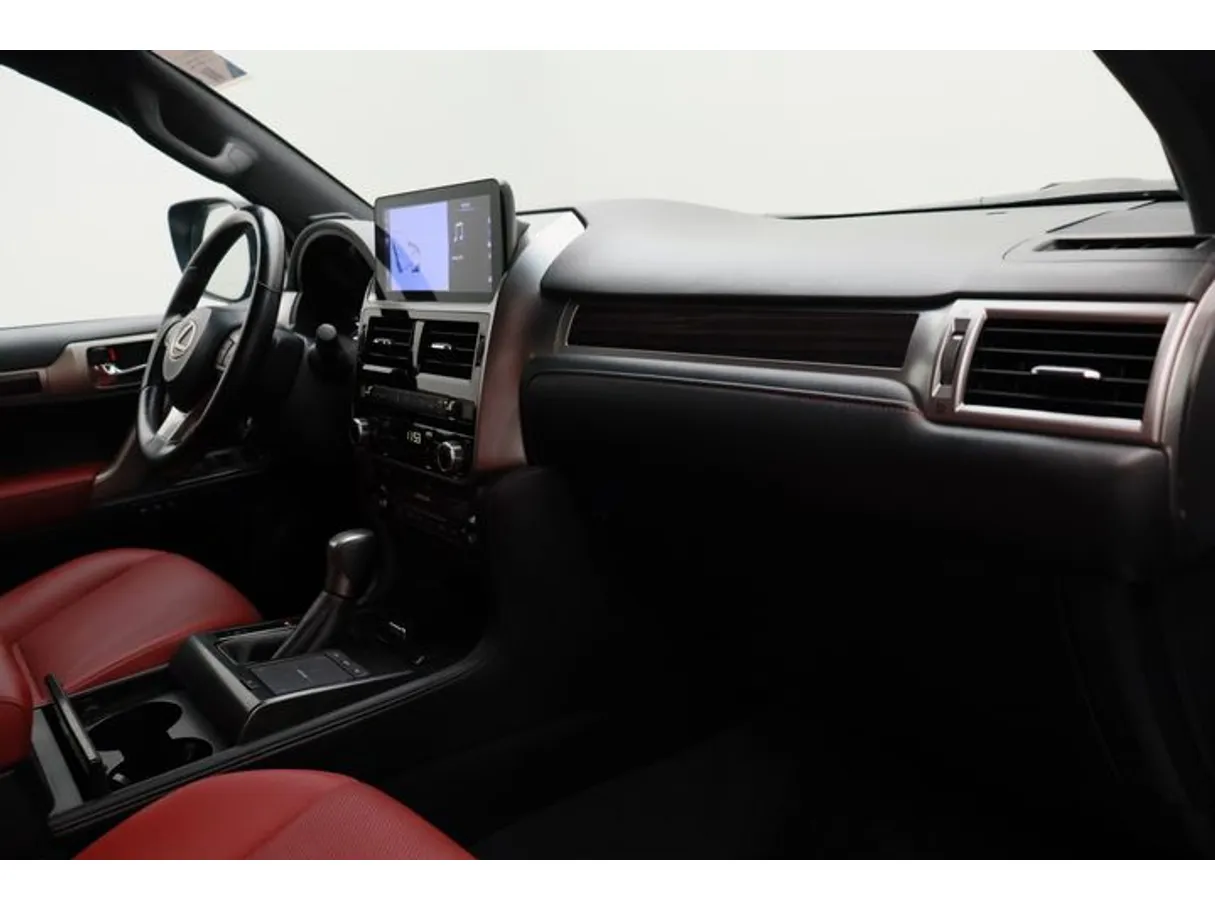 Car image 10