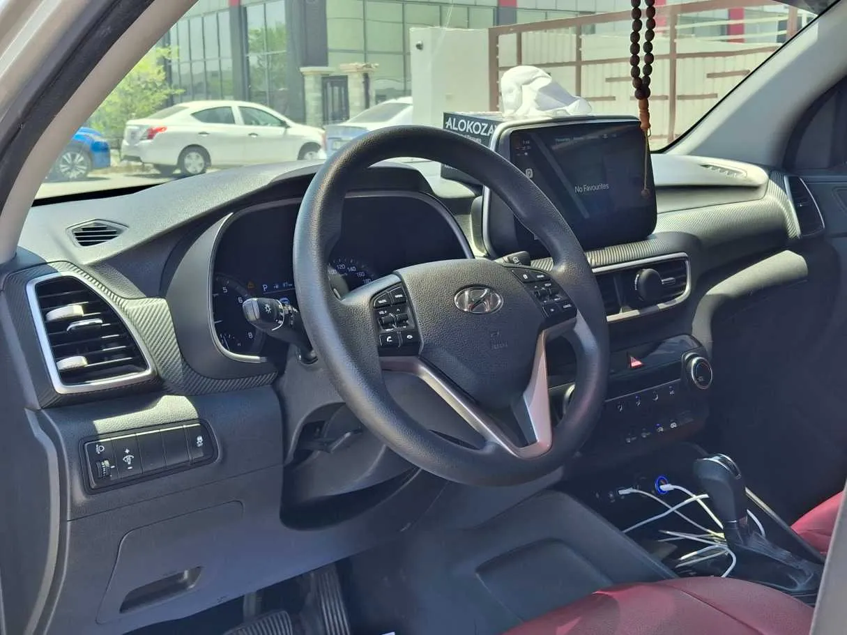 Car image 11