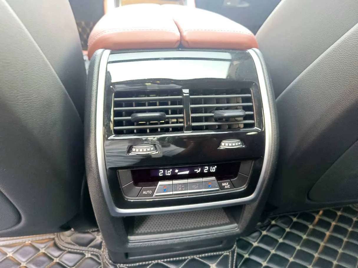 Car image 35