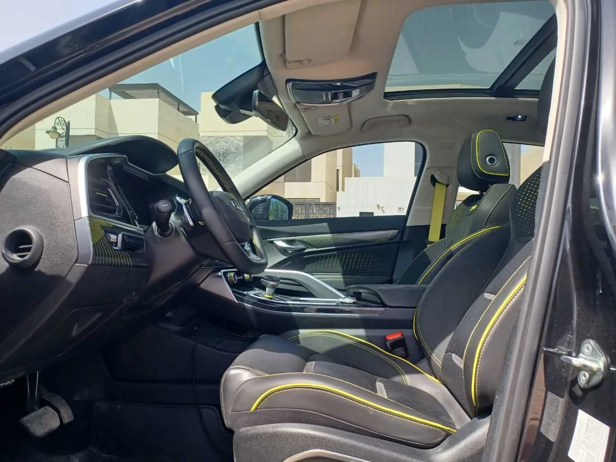 Car image 11