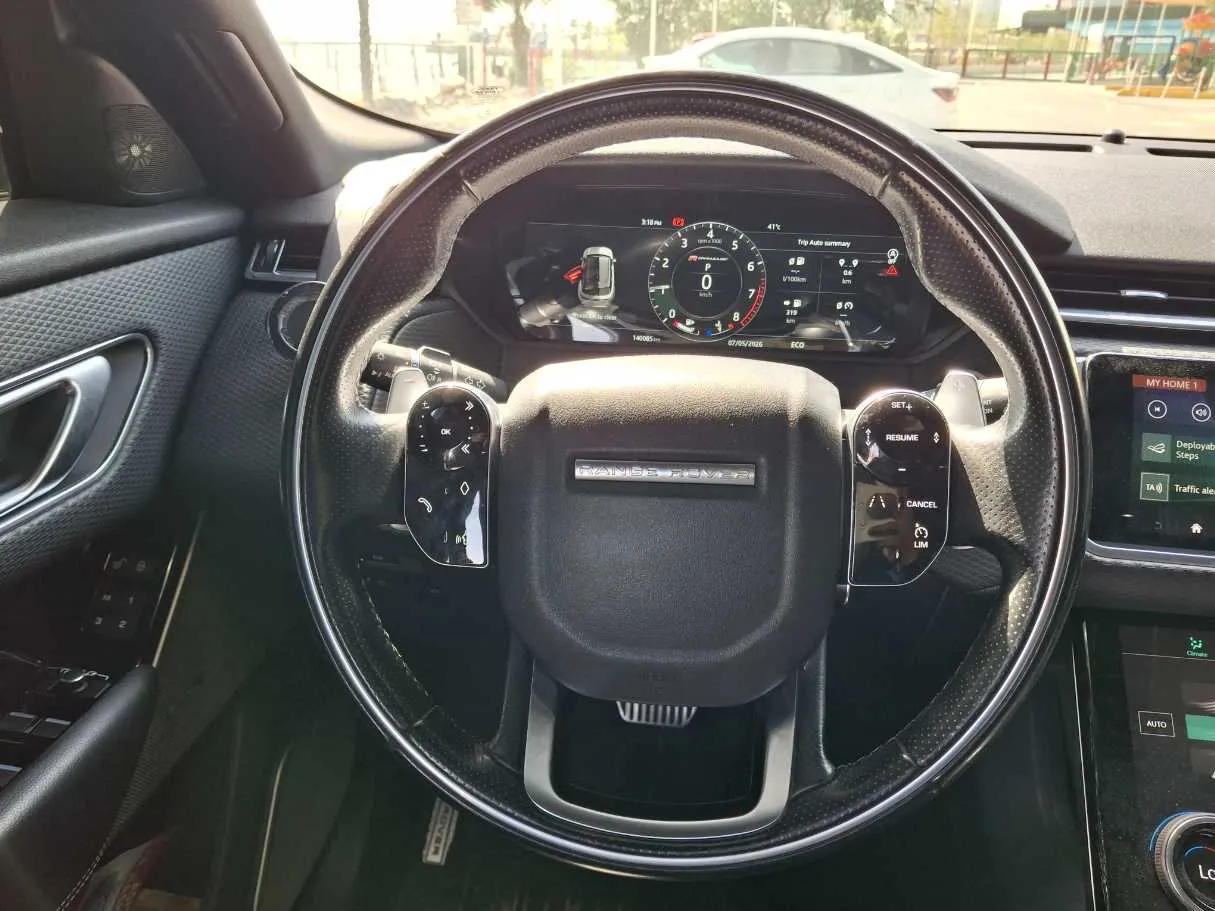 Car image 14