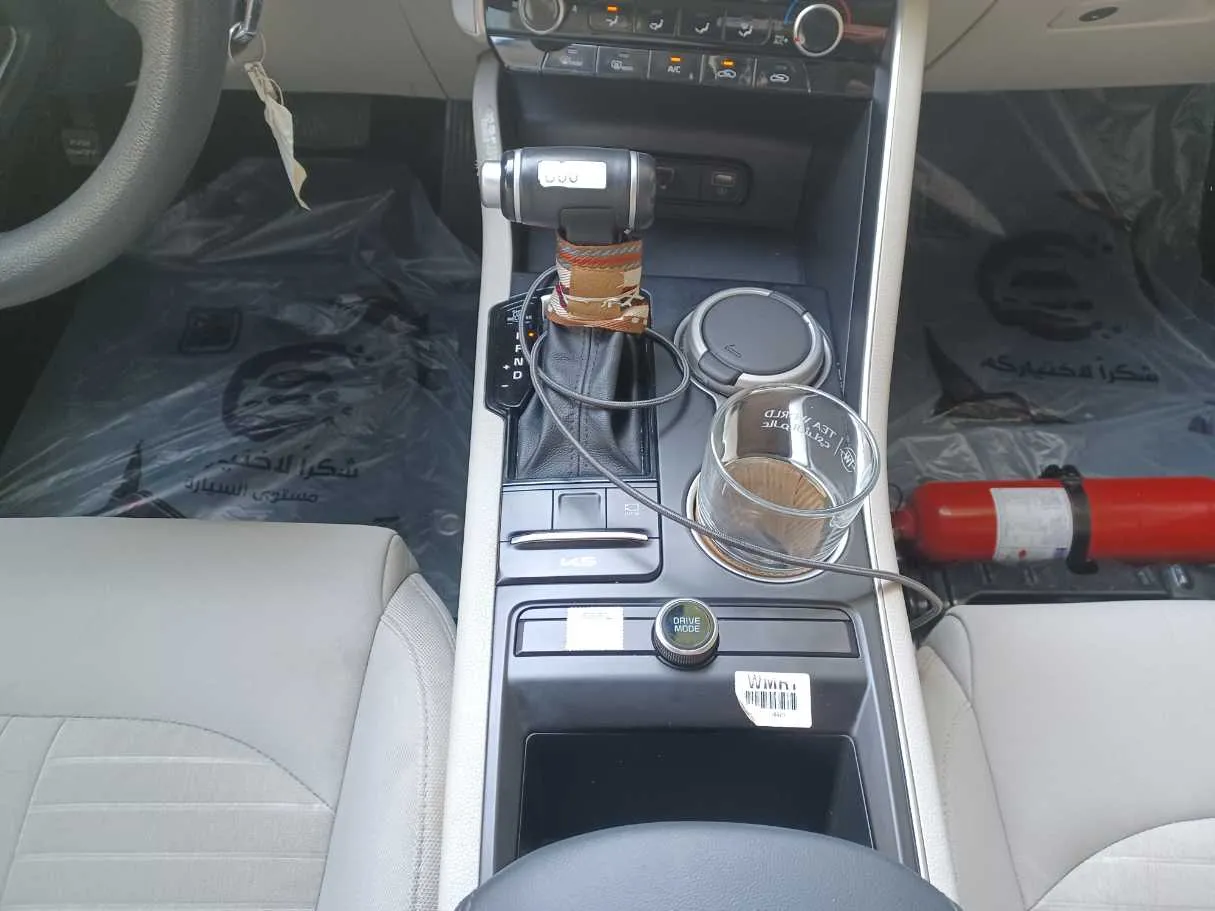 Car image 13
