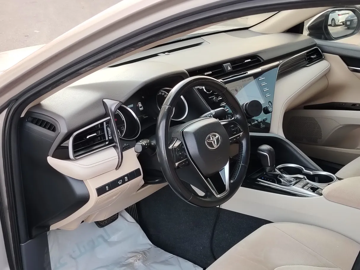 Car image 12