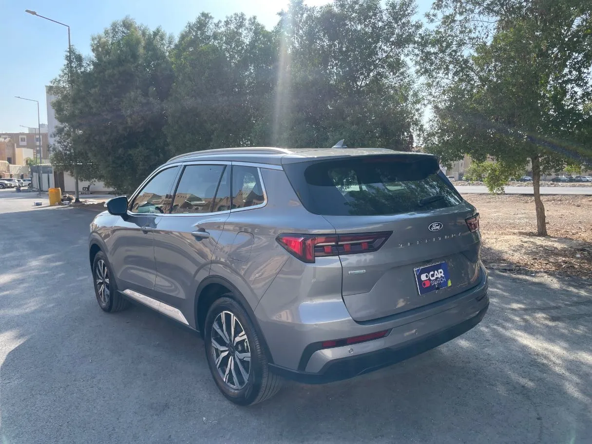 Car image 7