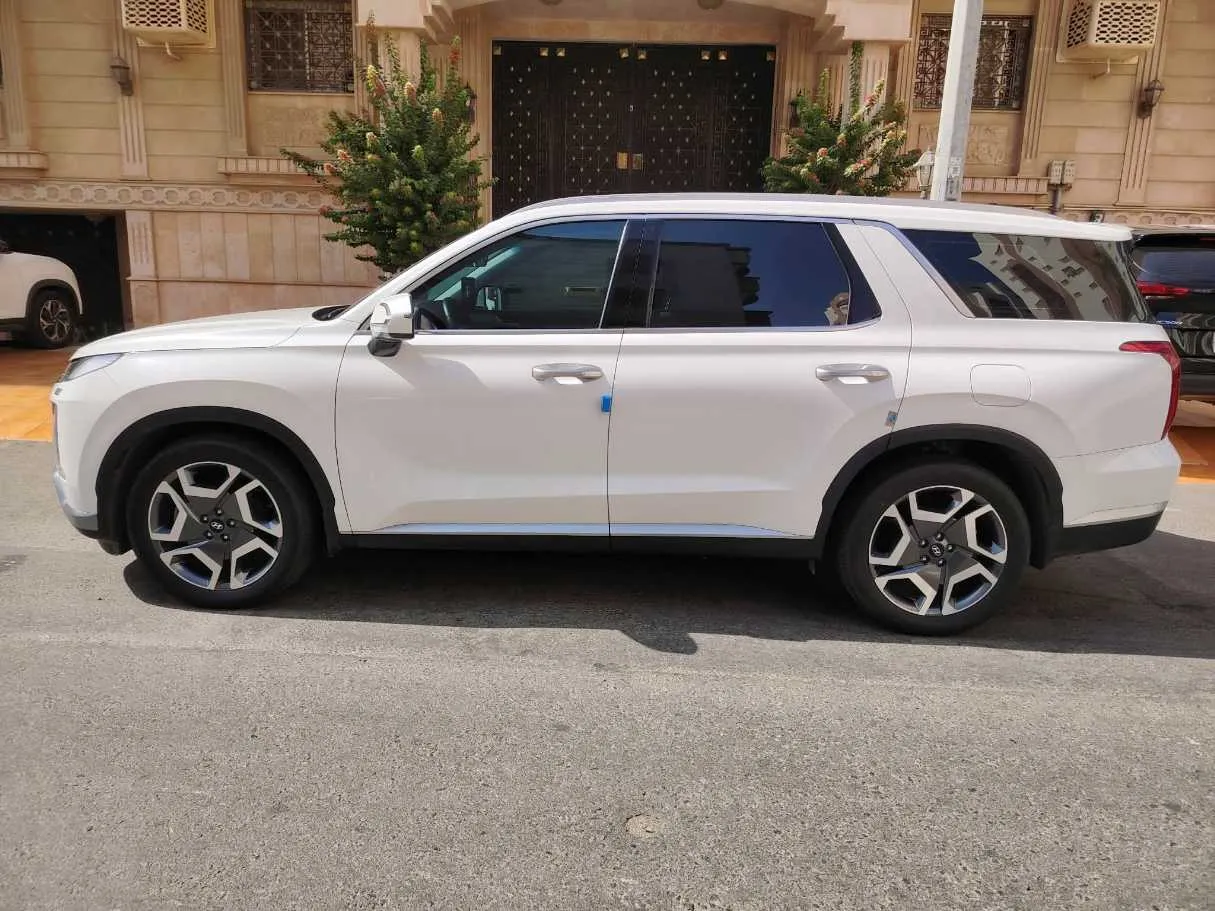Car image 8