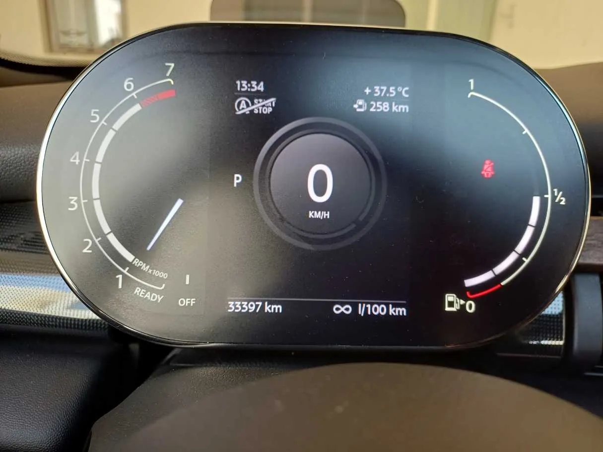 Car image 19