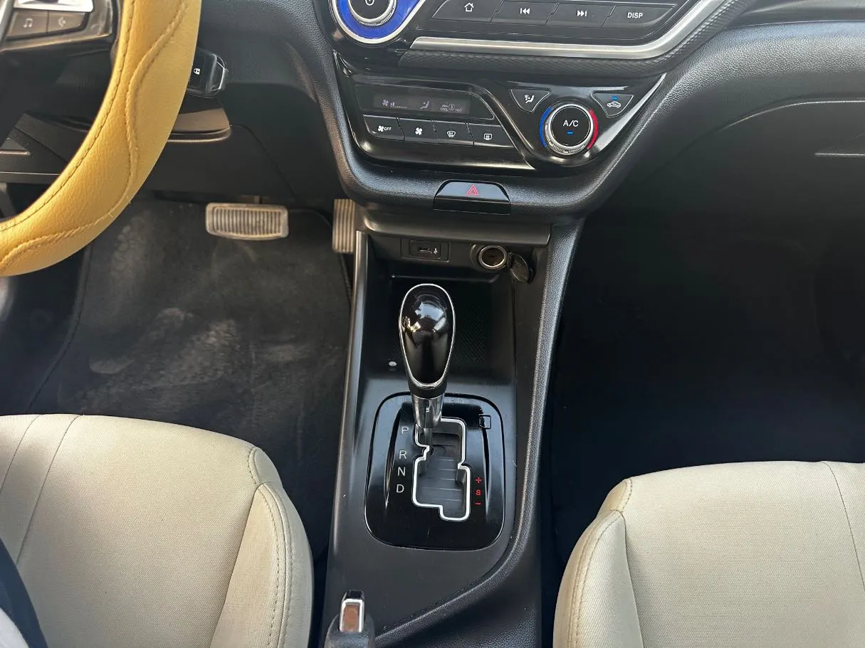 Car image 17