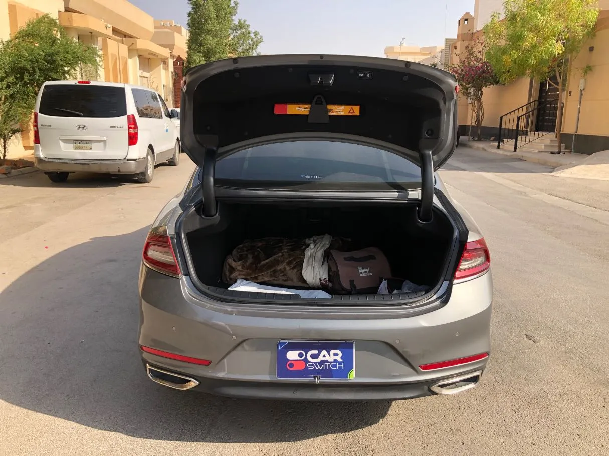 Car image 18