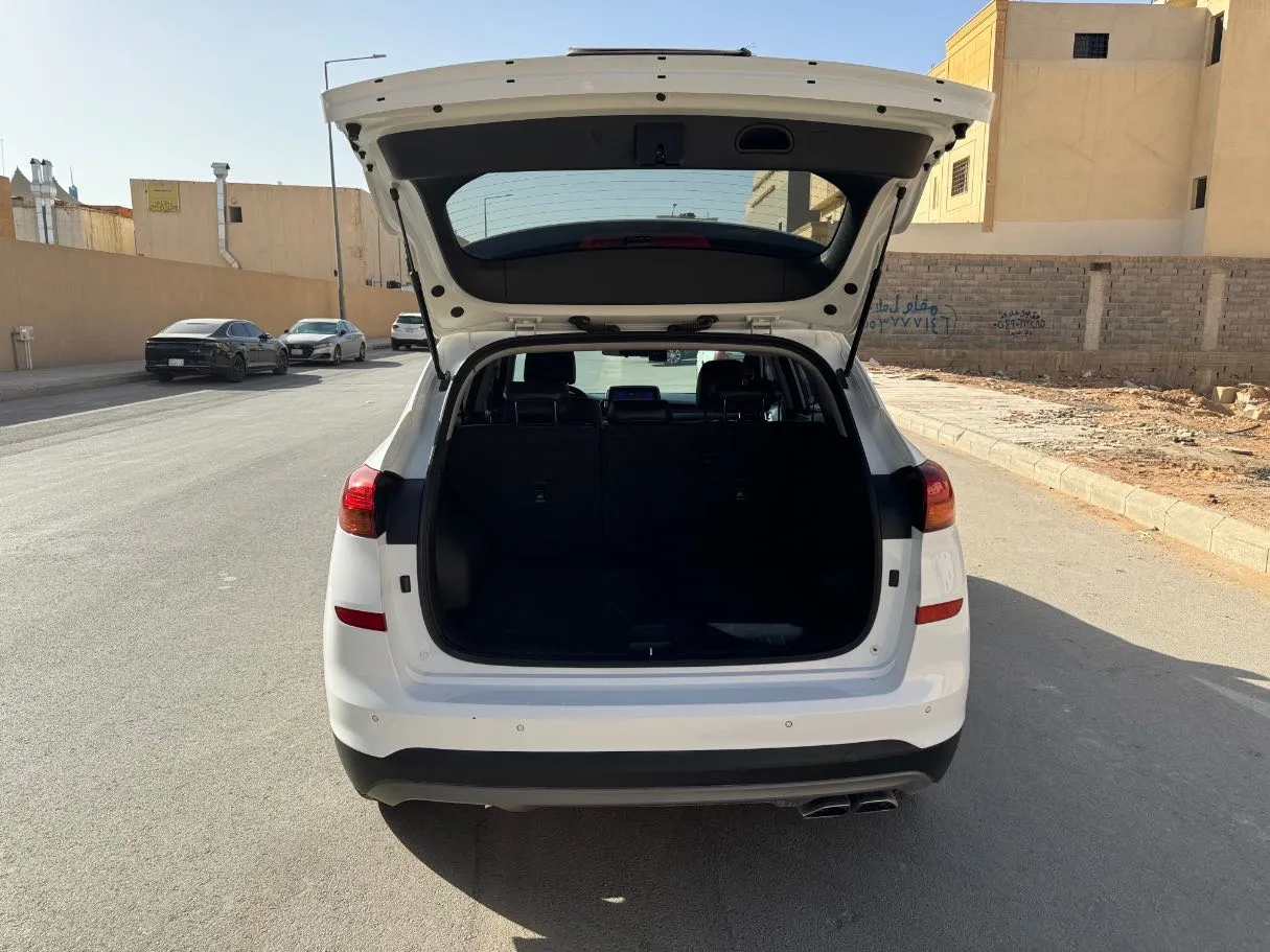 Car image 21