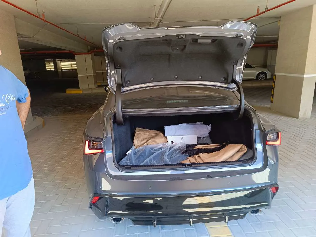 Car image 24