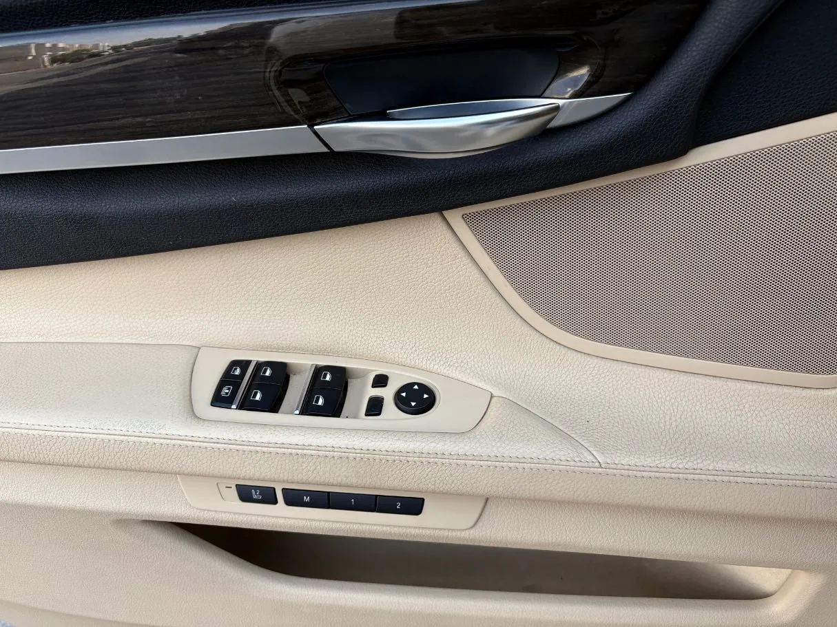 Car image 28