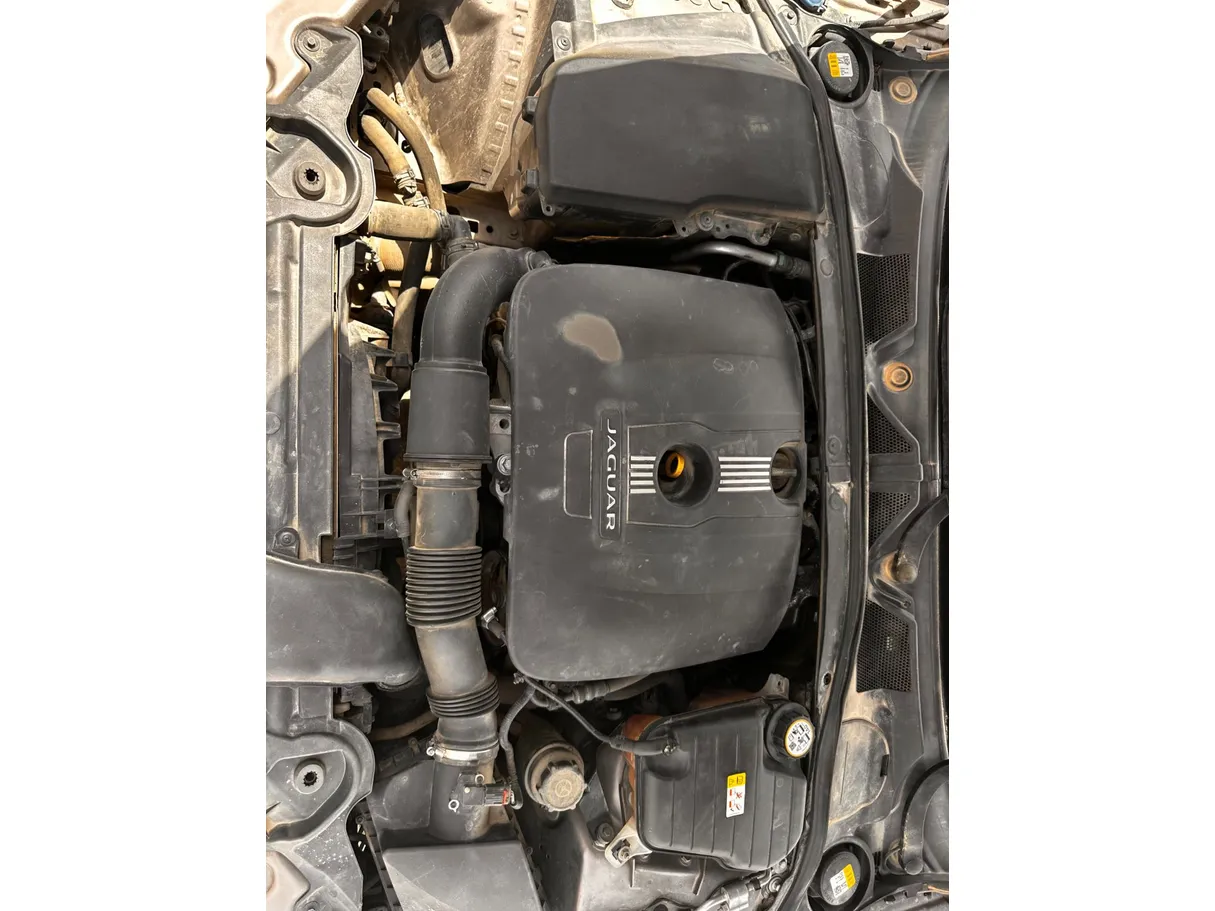 Car image 25