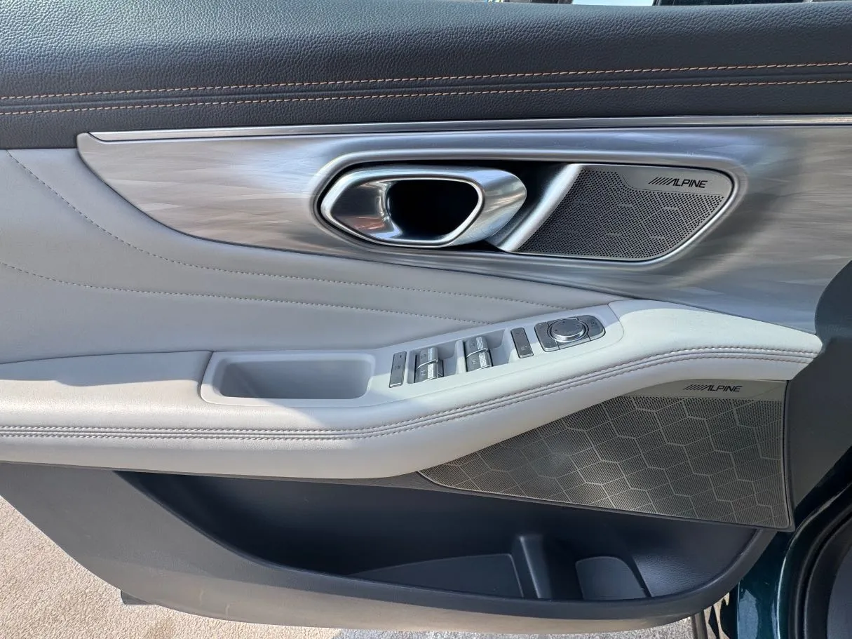 Car image 28