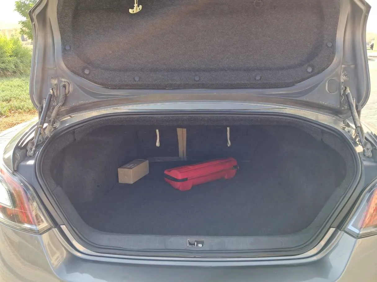 Car image 19