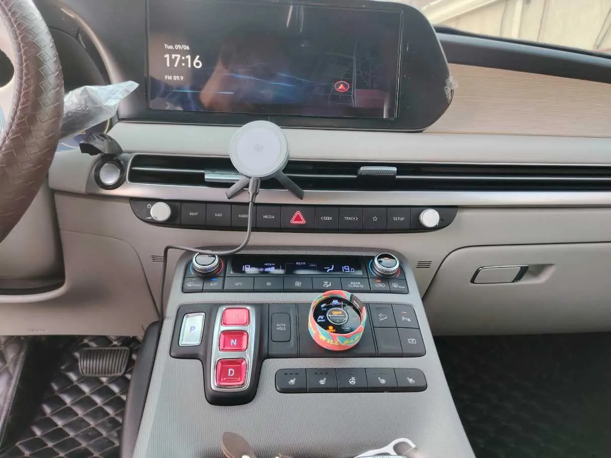 Car image 20