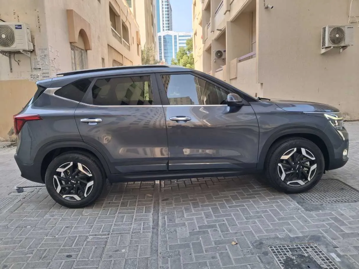 Car image 8