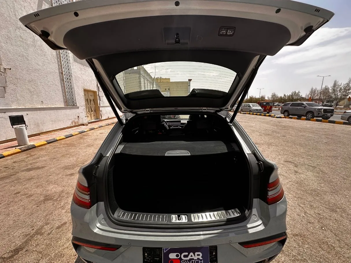 Car image 24