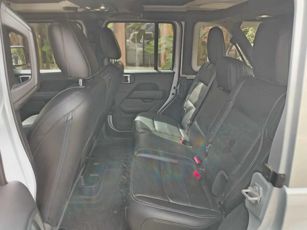 Car image 20