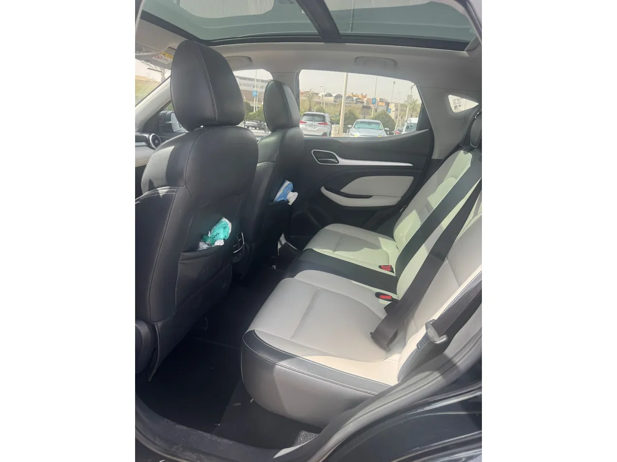 Car image 13