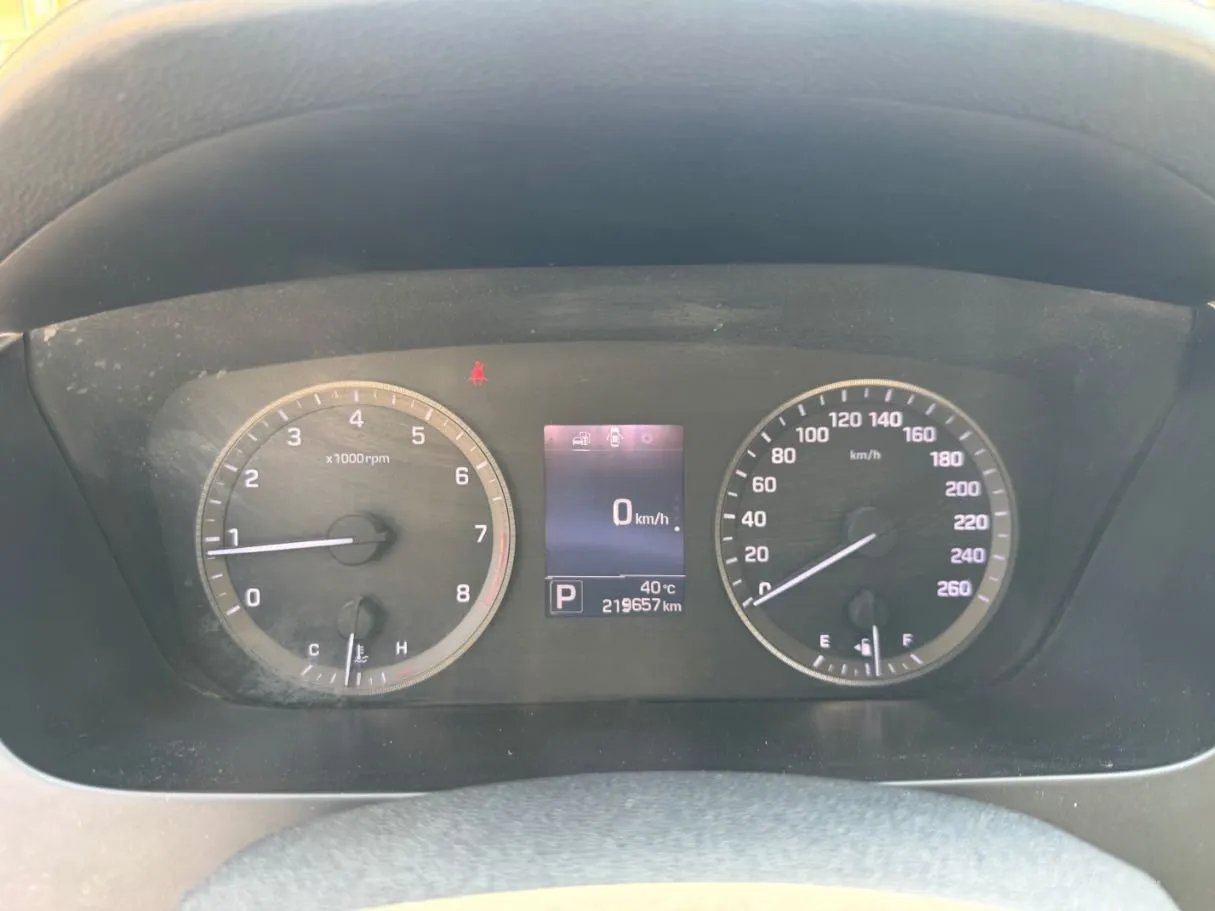 Car image 18